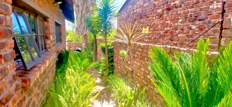 5 Bedroom Property for Sale in Langenhovenpark Free State